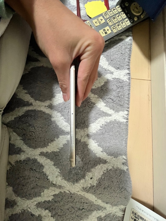 iPhone SE (第 2 世代) 128GB SIMフリー（スマホ）の商品画像 - 査定依頼日：2026年1月10日 - 最高査定価格：12,000円