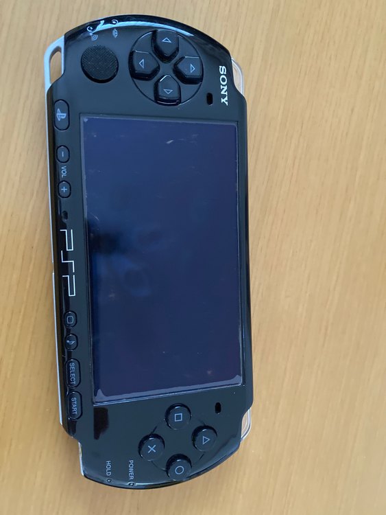PSP「プレイステーション・ポータブル」 (PSP-1000) （ゲーム機本体・ゲームソフト）の商品画像 - 査定依頼日：2022年9月21日 - 最高査定価格：2,000円