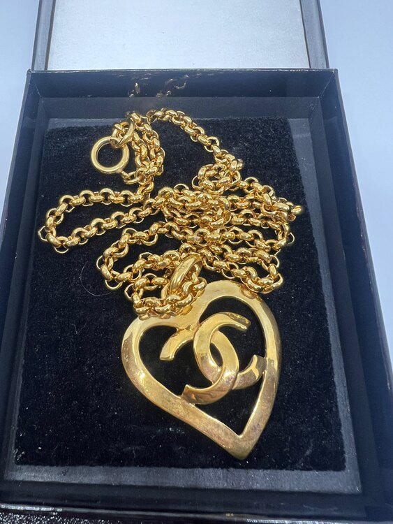 CHANEL シャネル ヴィンテージ ココマーク ハートネックレス 95P（古着・ファッション）の商品画像 - 査定依頼日：2025年2月9日 - 最高査定価格：61,000円
