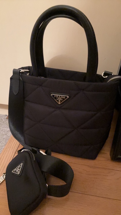 プラダ  （ブランドバッグ）の商品画像 - 査定依頼日：2025年12月8日 - 最高査定価格：240,000円