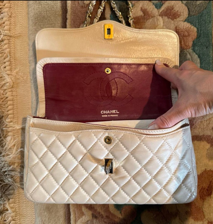 CHANEL アイボリー キルティング ショルダーバッグ（ブランドバッグ）の商品画像 - 査定依頼日：2025年7月30日 - 最高査定価格：200,000円