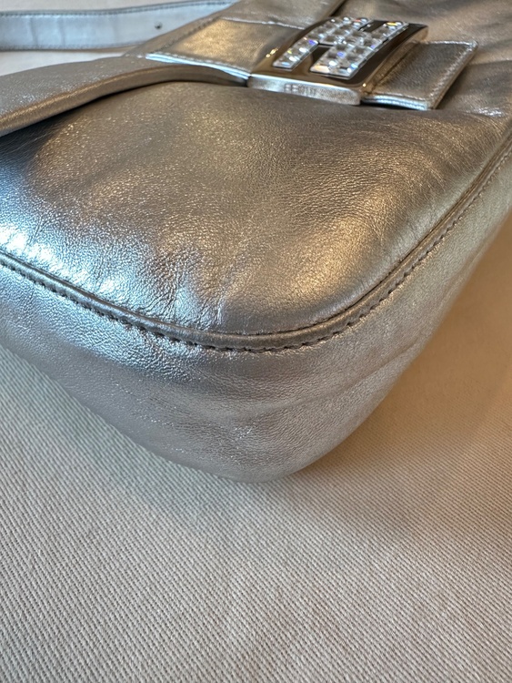 FENDI Baguette Bag（ブランドバッグ）の商品画像 - 査定依頼日：2026年8月22日 - 最高査定価格：450,000円
