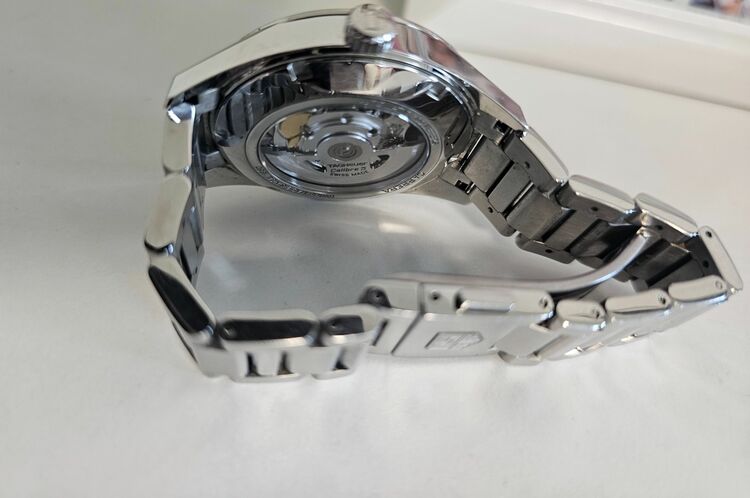 タグホイヤー カレラ WAR211A-1（高級時計）の商品画像 - 査定依頼日：2025年10月6日 - 最高査定価格：170,000円