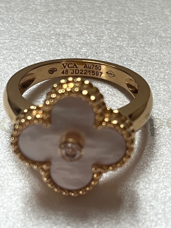 ヴァンクリーフマザーオブパールアルハンブラリング（金・貴金属）の商品画像 - 査定依頼日：2025年9月4日 - 最高査定価格：320,000円