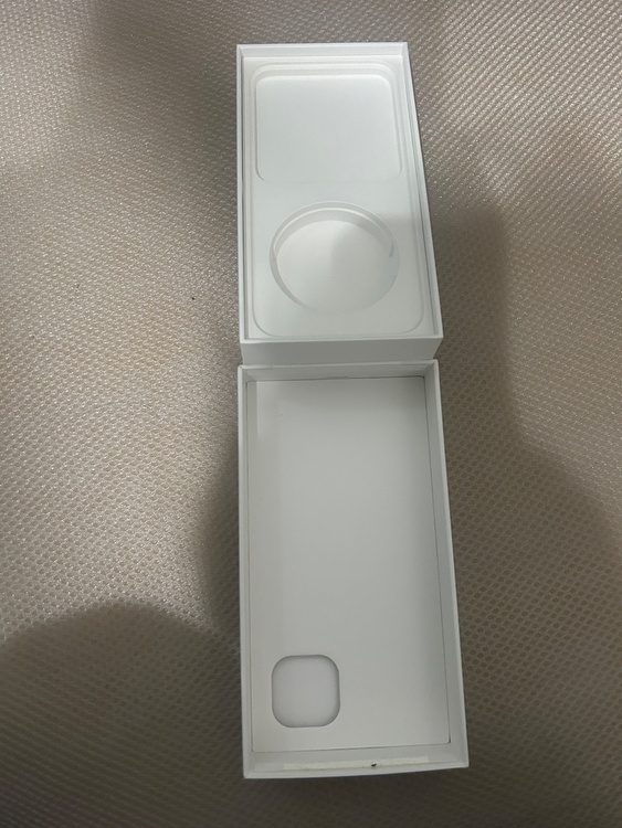 iPhone 14 Plusの箱（スマホ）の商品画像 - 査定依頼日：2026年9月24日 - 最高査定価格：49,500円