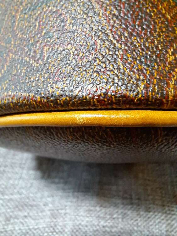 ETROバッグ（ブランドバッグ）の商品画像 - 査定依頼日：2025年3月16日 - 最高査定価格：2,000円