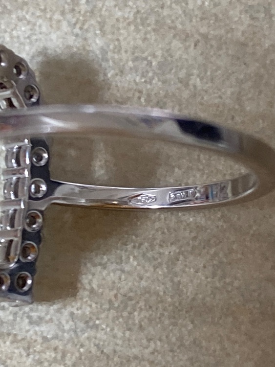 GUCCI（宝石）の商品画像 - 査定依頼日：2025年6月10日 - 最高査定価格：35,000円