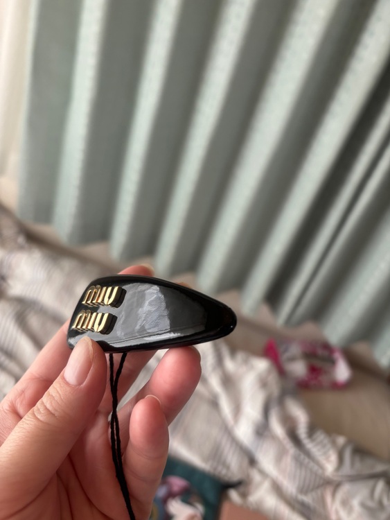 ミュウミュウ ロゴ バレッタ GP×パテント（ブランド財布・小物）の商品画像 - 査定依頼日：2025年8月2日 - 最高査定価格：12,000円