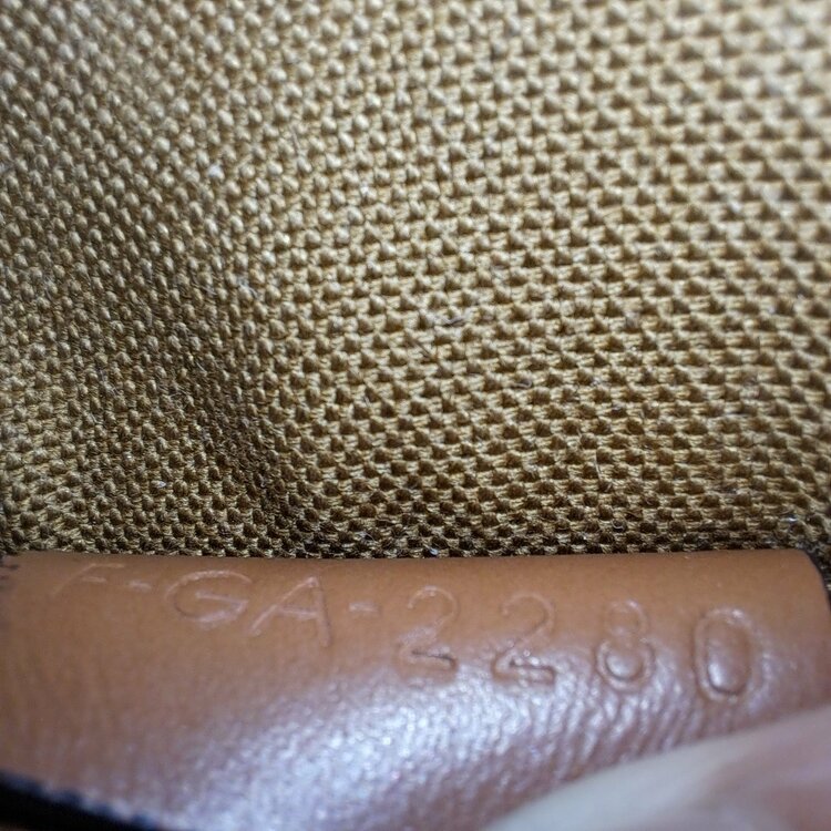 ミニバーティカルカバ（ブランドバッグ）の商品画像 - 査定依頼日：2026年4月10日 - 最高査定価格：100,000円