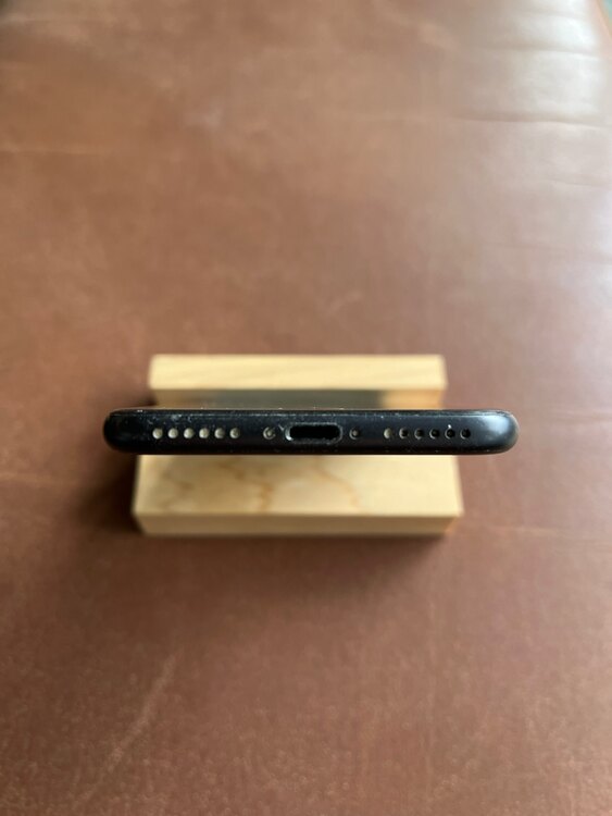 iPhone７BLK 256GB（スマホ）の商品画像 - 査定依頼日：2025年3月17日 - 最高査定価格：4,000円