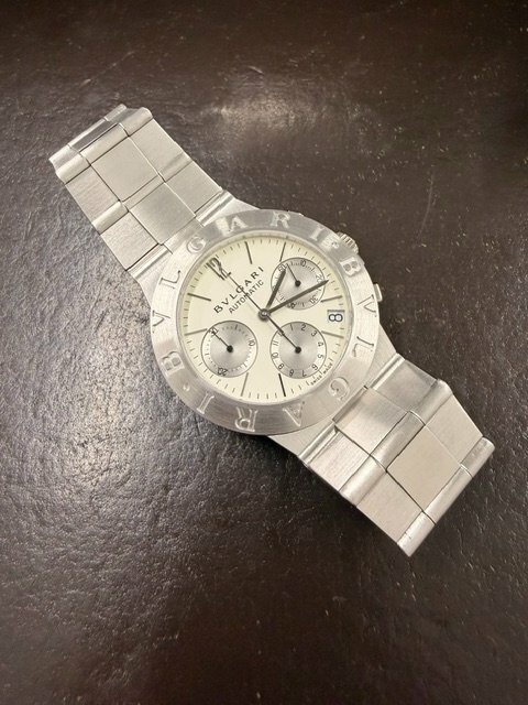 100434 W CH35 WGL WGL WHITE AUTO DATE ホワイトゴールドディアゴノスポーツ（高級時計）の商品画像 - 査定依頼日：2026年9月25日 - 最高査定価格：2,500,000円