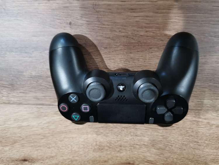 プレイステーション4本体 ジェットブラック(HDD 500GB/CUH-2100（ゲーム機本体・ゲームソフト）の商品画像 - 査定依頼日：2022年8月18日 - 最高査定価格：15,000円