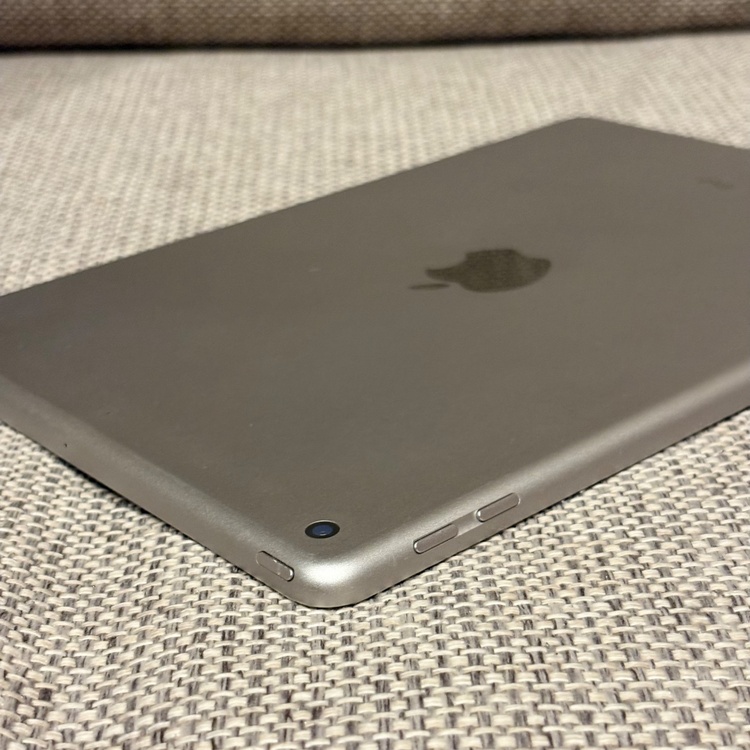 Apple iPad 第6世代　Wi-Fi モデル 128GB（PC・タブレット）の商品画像 - 査定依頼日：2026年2月4日 - 最高査定価格：7,000円