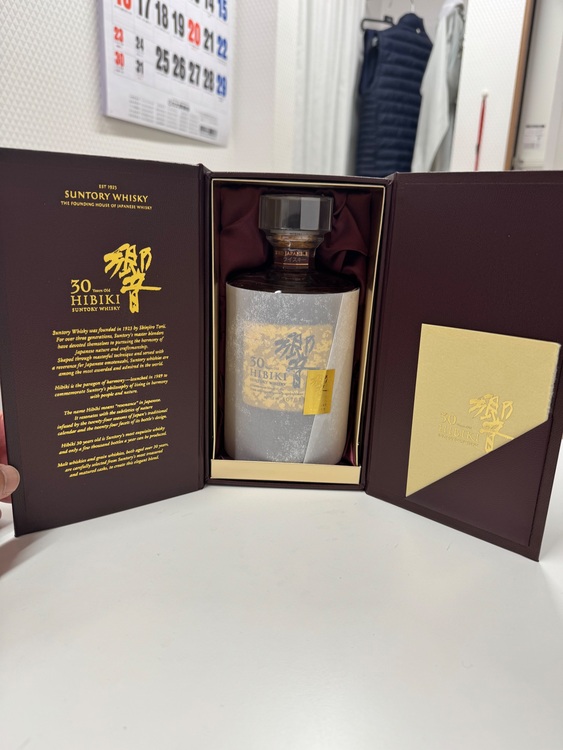 ウイスキー サントリー響 （お酒）の商品画像 - 査定依頼日：2025年6月15日 - 最高査定価格：500,000円