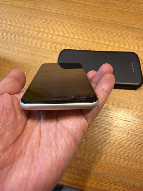 iPhone SE (第 3 世代) 128GB au（スマホ）の商品画像 - 査定依頼日：2026年4月21日 - 最高査定価格：24,000円
