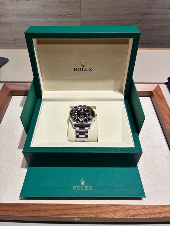 ロレックス シードゥエラー 12660（高級時計）の商品画像 - 査定依頼日：2025年11月18日 - 最高査定価格：2,270,000円