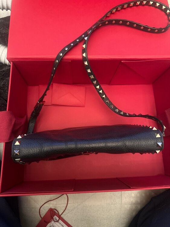 ヴァレンティノ ロックスタッズショルダーバッグ（古着・ファッション）の商品画像 - 査定依頼日：2025年2月27日 - 最高査定価格：25,000円