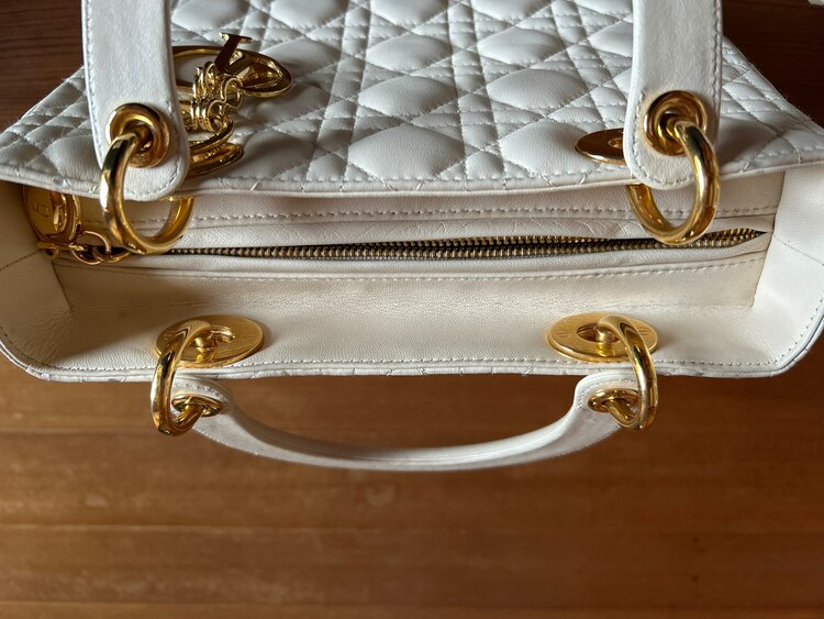 レディディオール（ブランドバッグ）の商品画像 - 査定依頼日：2025年5月18日 - 最高査定価格：250,000円