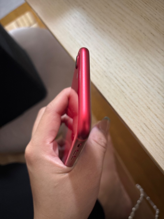 iPhone SE (第 2 世代) 64GB au（スマホ）の商品画像 - 査定依頼日：2026年4月29日 - 最高査定価格：10,000円