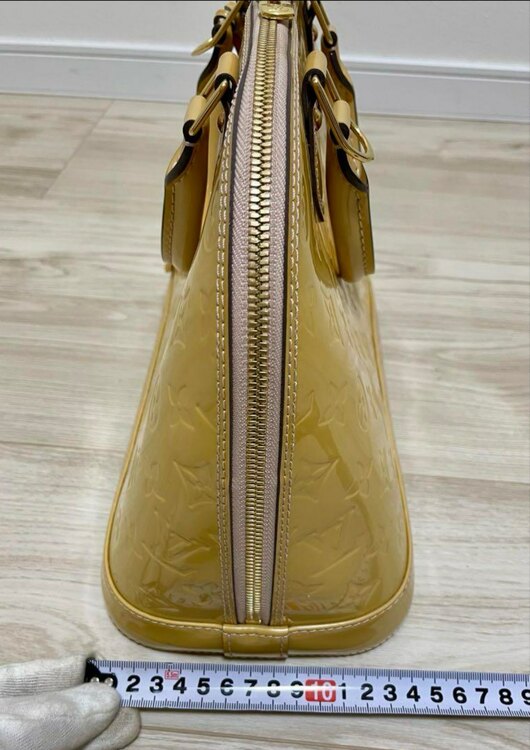 ヴェルニ（ブランドバッグ）の商品画像 - 査定依頼日：2025年4月6日 - 最高査定価格：45,000円