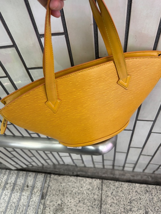 ハンドバッグ（ブランドバッグ）の商品画像 - 査定依頼日：2025年12月12日 - 最高査定価格：15,000円