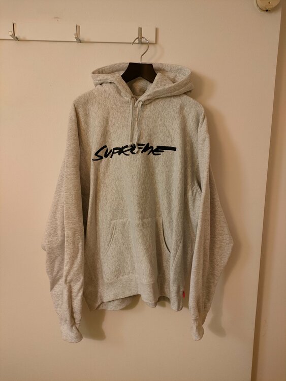 futura フーディー（古着・ファッション）の商品画像 - 査定依頼日：2025年12月12日 - 最高査定価格：12,000円