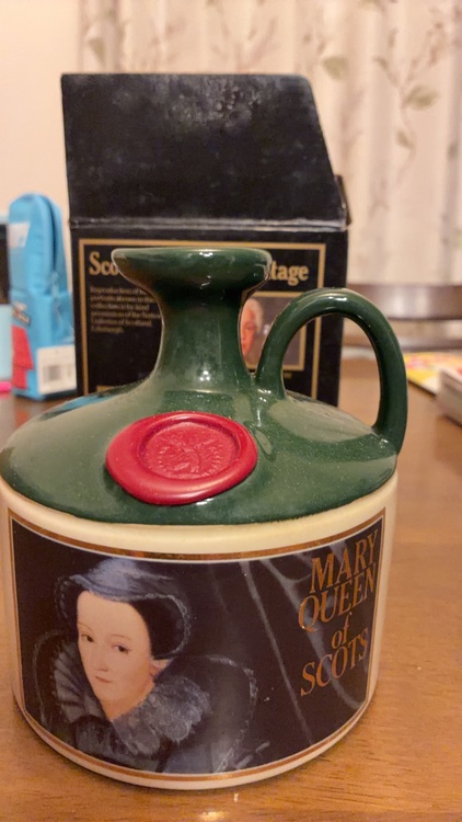 グレンフィディック マリー クイーン 陶器 750ml 箱付 （お酒）の商品画像 - 査定依頼日：2026年4月6日 - 最高査定価格：6,500円