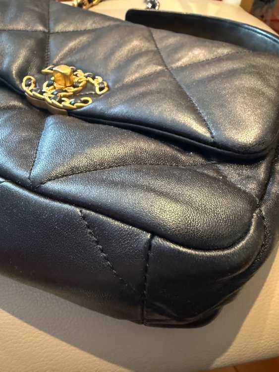 CHANEL19（ブランドバッグ）の商品画像 - 査定依頼日：2026年3月29日 - 最高査定価格：450,000円