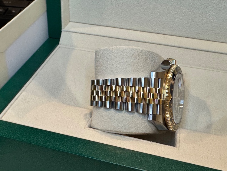 GMTマスター II（高級時計）の商品画像 - 査定依頼日：2025年7月28日 - 最高査定価格：3,050,000円