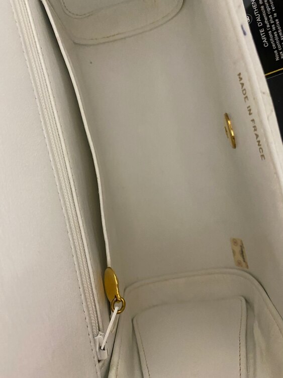 美品　シャネル　ラムスキンマトラッセ　ホワイト（ブランドバッグ）の商品画像 - 査定依頼日：2024年5月4日 - 最高査定価格：155,000円