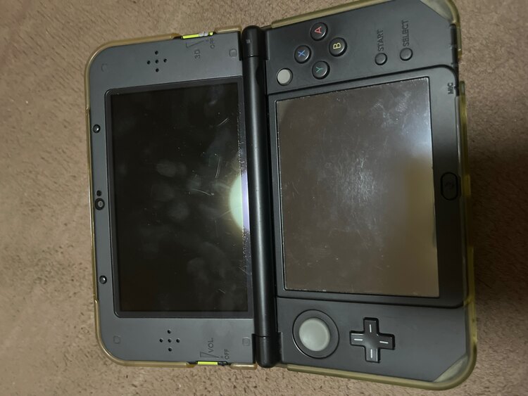 Newニンテンドー3DSLLライム×ブラック（ゲーム機本体・ゲームソフト）の商品画像 - 査定依頼日：2025年4月3日 - 最高査定価格：6,000円