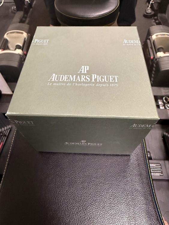 オーデマピゲ ロイヤルオーク 1530（高級時計）の商品画像 - 査定依頼日：2026年4月27日 - 最高査定価格：6,500,000円