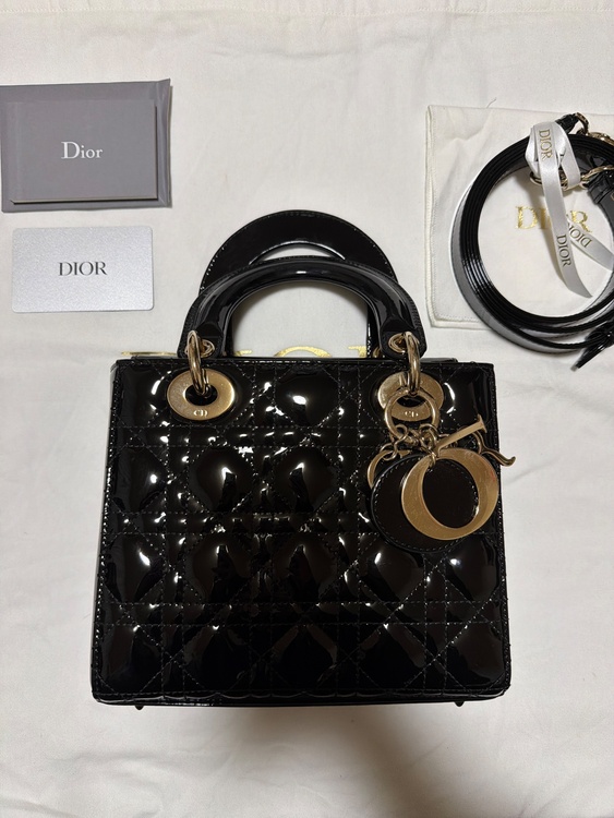 DIOR ハンドバッグ Lady Dior ミディアム（ブランドバッグ）の商品画像 - 査定依頼日：2025年12月22日 - 最高査定価格：300,000円