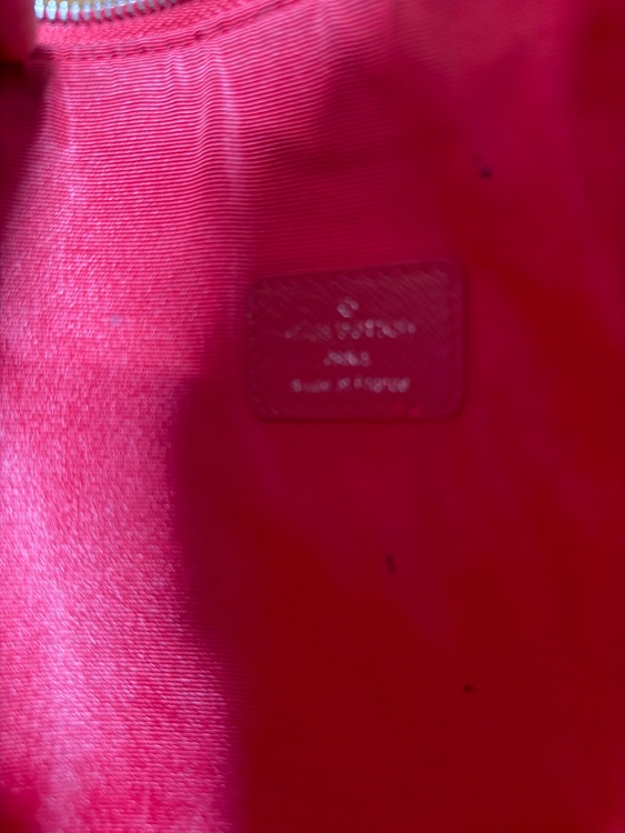 LOUIS VUITTON LOUIS VUITTON × supreme Po（ブランドバッグ）の商品画像 - 査定依頼日：2026年4月7日 - 最高査定価格：100,000円