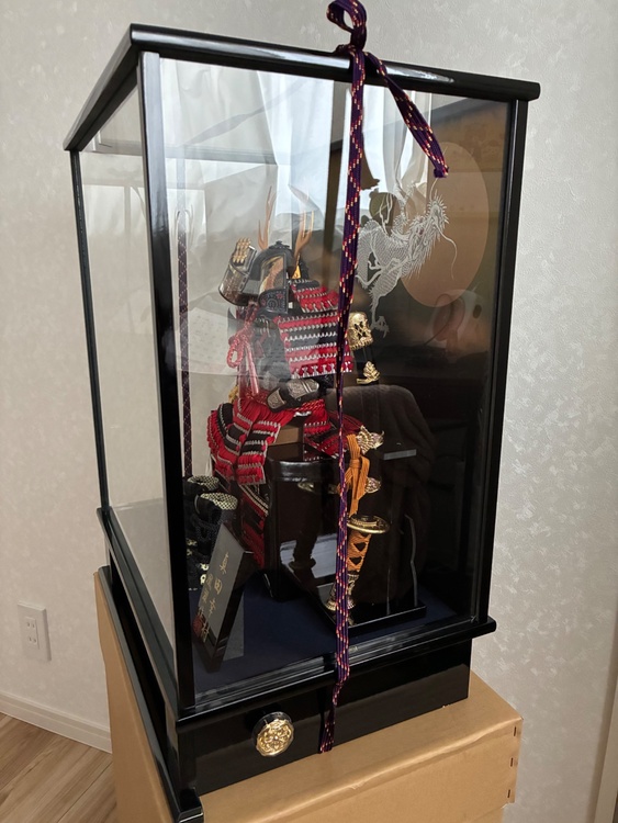 五月人形鎧兜ケース入り真田幸村（美術品・骨董品）の商品画像 - 査定依頼日：2026年4月5日 - 最高査定価格：500円