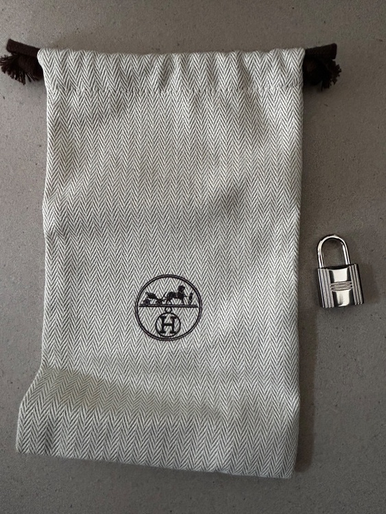 エルメス ヴィクトリア （ブランドバッグ）の商品画像 - 査定依頼日：2026年2月23日 - 最高査定価格：420,000円