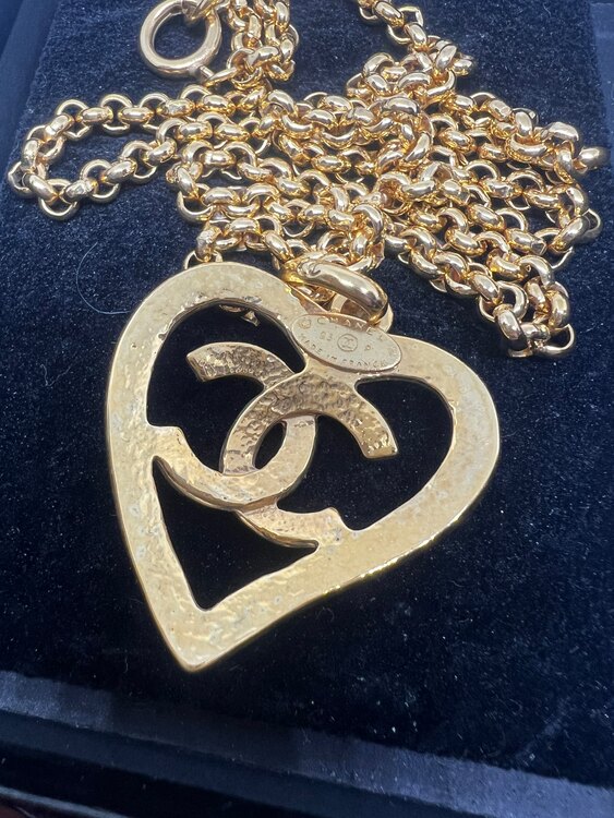 CHANEL シャネル ヴィンテージ ココマーク ハートネックレス 95P（古着・ファッション）の商品画像 - 査定依頼日：2025年2月9日 - 最高査定価格：61,000円