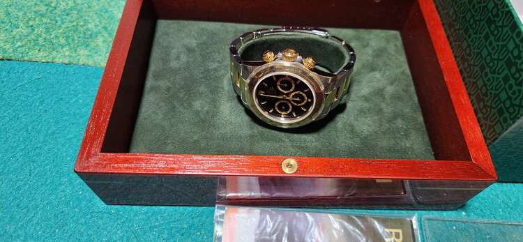 ロレックス デイトナ 1652（高級時計）の商品画像 - 査定依頼日：2025年2月13日 - 最高査定価格：2,500,000円