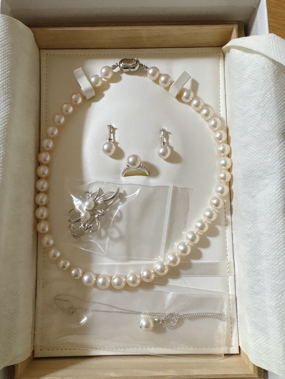 オーロラ花珠 アコヤ真珠 ネックレス 9.0～9.5mm 鑑別書付き（宝石）の商品画像 - 査定依頼日：2026年10月2日 - 最高査定価格：100,000円