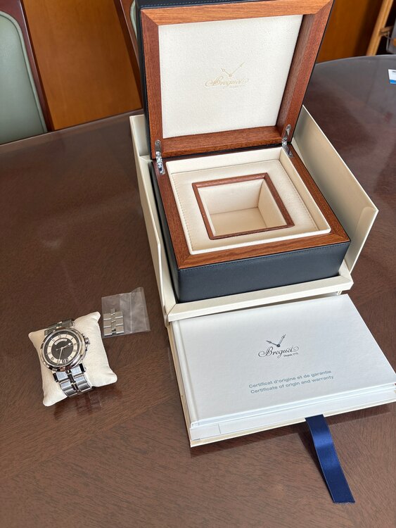 ブレゲ マリーン 5817ST92SV（高級時計）の商品画像 - 査定依頼日：2025年3月9日 - 最高査定価格：1,400,000円