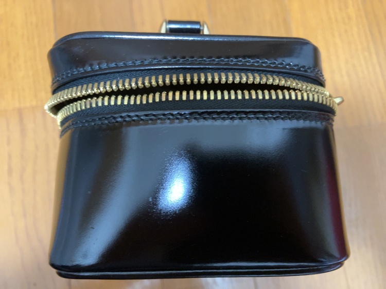 バンブーバニティ　エナメル（ブランドバッグ）の商品画像 - 査定依頼日：2025年12月23日 - 最高査定価格：2,000円