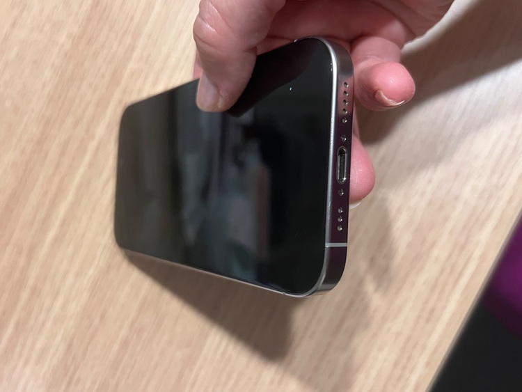 iPhone16pro256GBNaturalTitanium（スマホ）の商品画像 - 査定依頼日：2025年10月12日 - 最高査定価格：110,000円