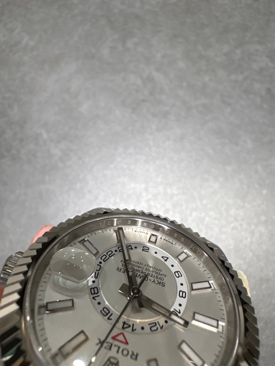 ロレックス スカイドゥエラー 32693（高級時計）の商品画像 - 査定依頼日：2025年6月24日 - 最高査定価格：2,750,000円