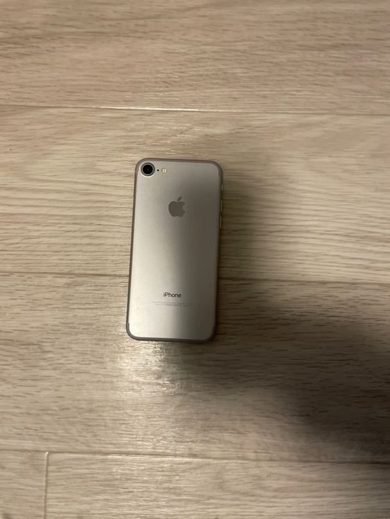 iPhone7 128GB au（スマホ）の商品画像 - 査定依頼日：2026年3月10日 - 最高査定価格：2,500円