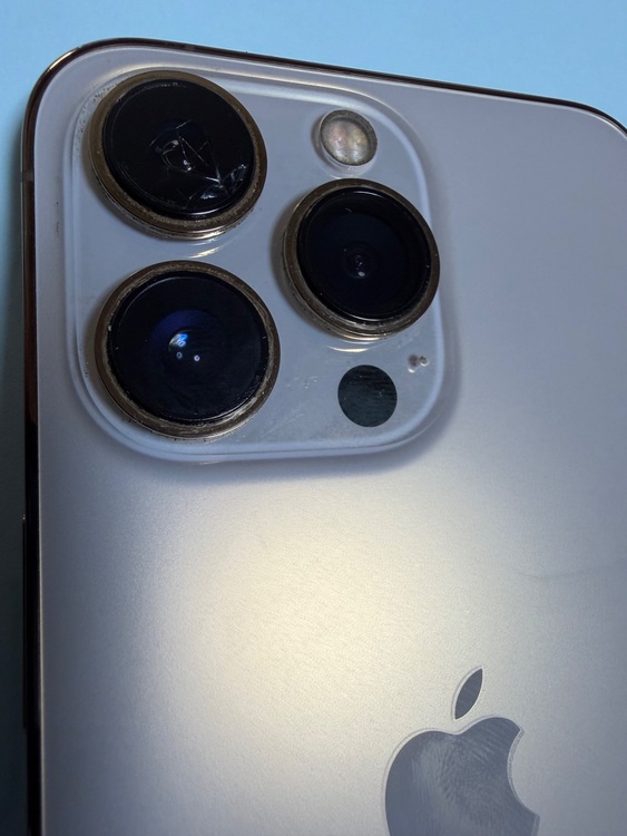 iPhone 13 Pro 256GB SIMフリー（スマホ）の商品画像 - 査定依頼日：2025年11月15日 - 最高査定価格：100,000円