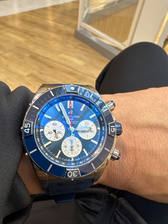 ブライトリング クロノマット スーパークロノマットb01 4（高級時計）の商品画像 - 査定依頼日：2026年3月4日 - 最高査定価格：650,000円