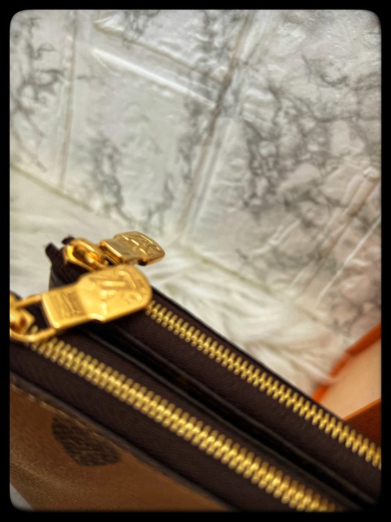 未使用ルイヴィトンポシェットドゥーブルジップ（ブランドバッグ）の商品画像 - 査定依頼日：2022年10月3日 - 最高査定価格：120,000円