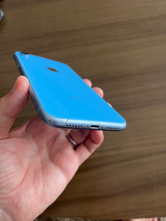 iPhone iPhoneXR 64GB au（スマホ）の商品画像 - 査定依頼日：2026年9月22日 - 最高査定価格：13,500円