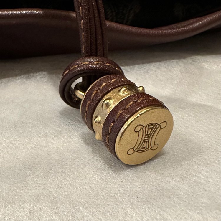 Hobo Bag MM（ブランドバッグ）の商品画像 - 査定依頼日：2023年8月11日 - 最高査定価格：33,000円