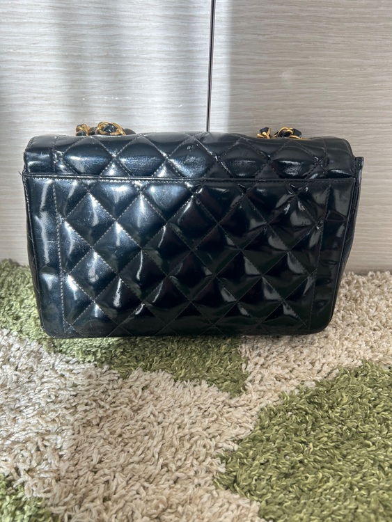 CHANELマトラッセエナメルショルダーバッグ（ブランドバッグ）の商品画像 - 査定依頼日：2025年10月23日 - 最高査定価格：230,000円